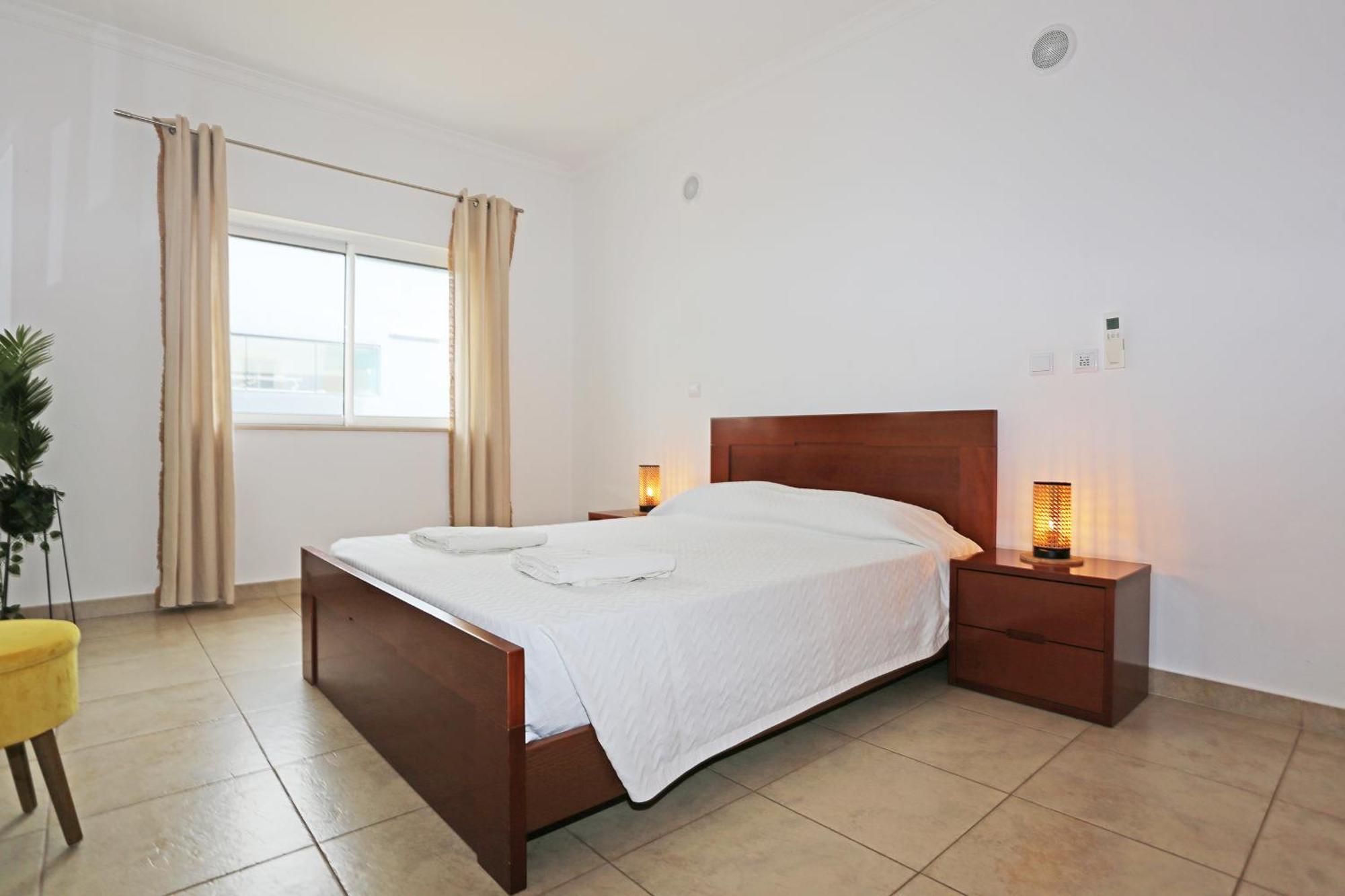 A04 - Large Modern 1 Bed Apartment With Pool Lagos Exterior photo