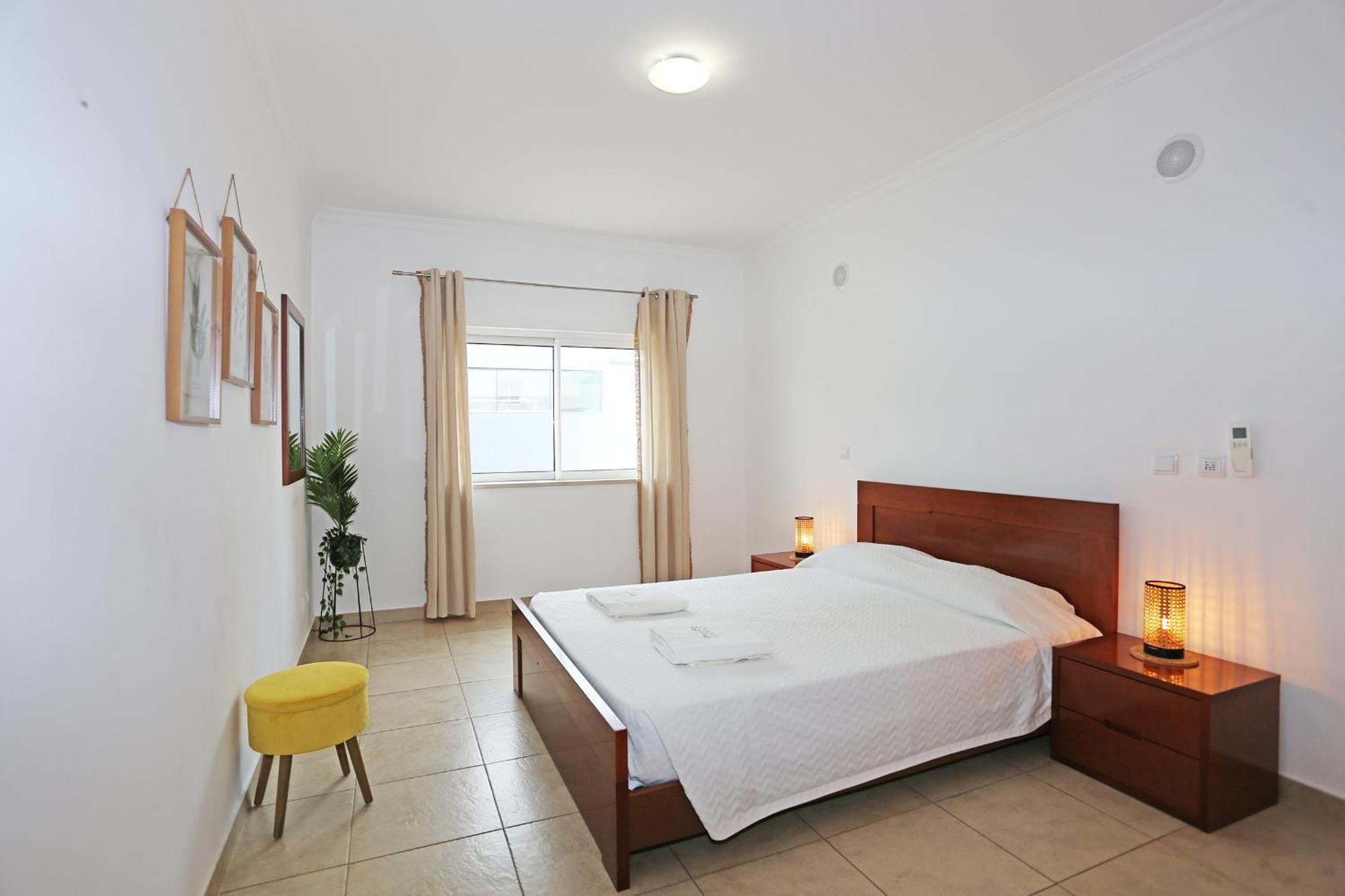 A04 - Large Modern 1 Bed Apartment With Pool Lagos Exterior photo